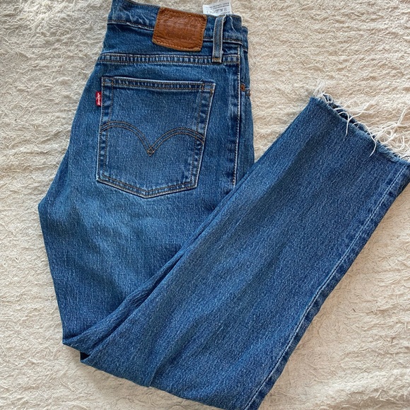 Levi’s Wedgie Straight - Picture 1 of 3